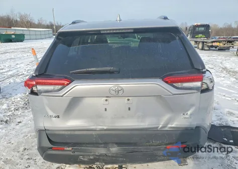 2019 Toyota Rav4 Xle из США, поврежденный, VIN JTMP1RFV3KD026784